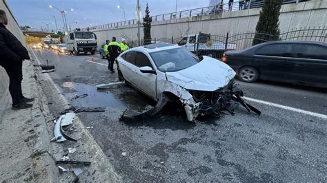E­l­a­z­ı­ğ­­d­a­ ­t­r­a­f­i­k­ ­k­a­z­a­s­ı­:­ ­İ­k­i­ ­o­t­o­m­o­b­i­l­ ­h­a­s­a­r­ ­g­ö­r­d­ü­